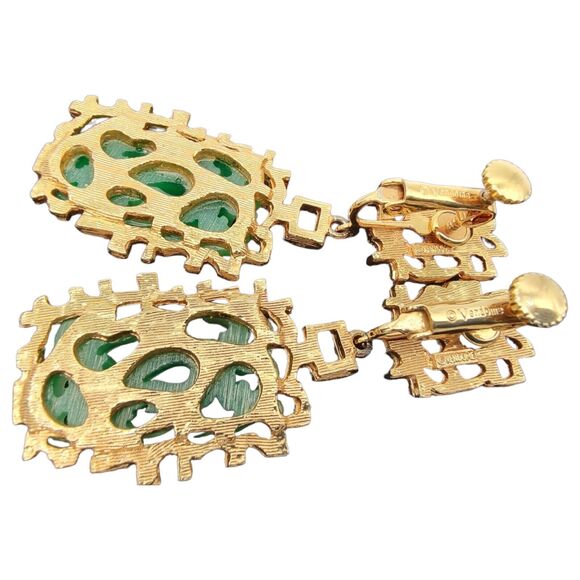 Large Vintage VENDOME Gold Tone Asian Inspired Green Carved Brooch & Earring Set - Picture 9 of 14